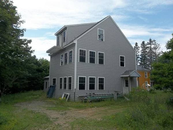 5 Burns PL, Eastport, ME 04631