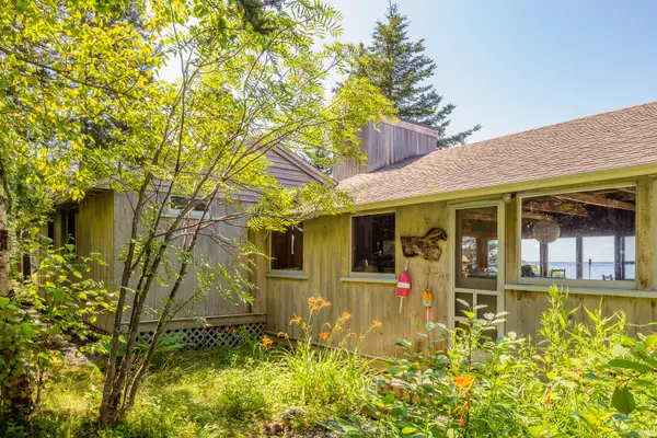 Tremont, ME 04612,186 Lopaus Point RD