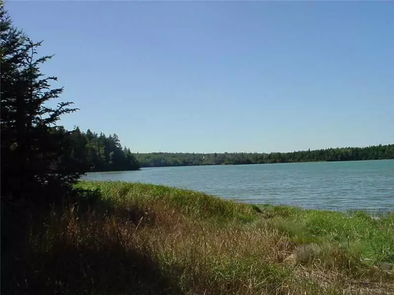 9 Lakeview RD, Danforth, ME 04424