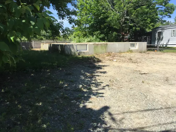 11 Cedar LN, Southwest Harbor, ME 04679