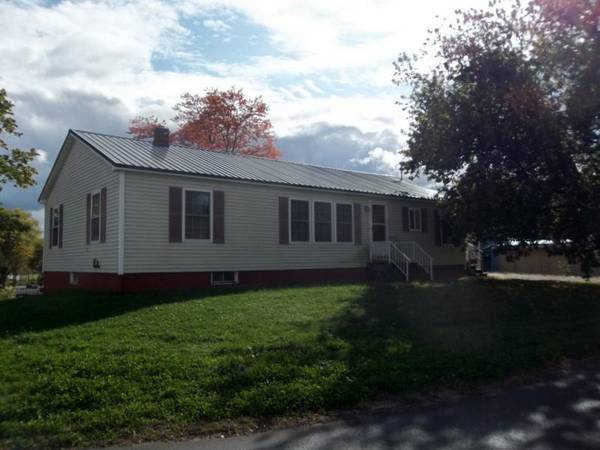 30 2nd AVE, Baileyville, ME 04694