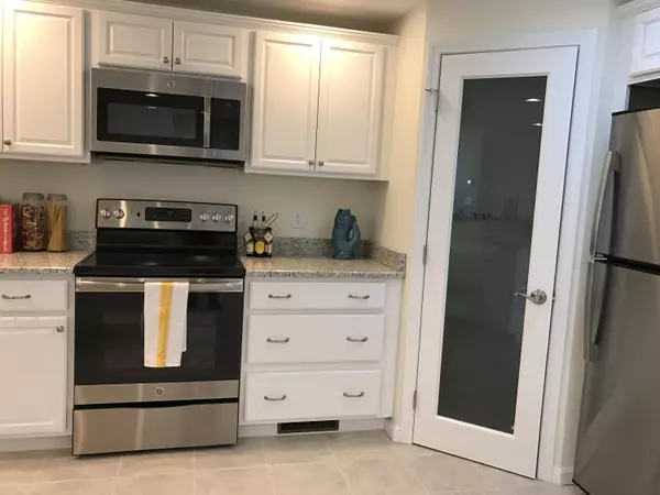 Topsham, ME 04086,16 Mica CT #P52