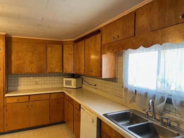 Milford, ME 04461,105 Greenfield RD