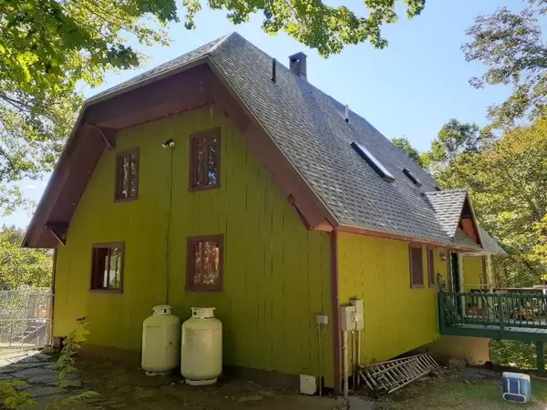 Phillips, ME 04966,204 Hare ST