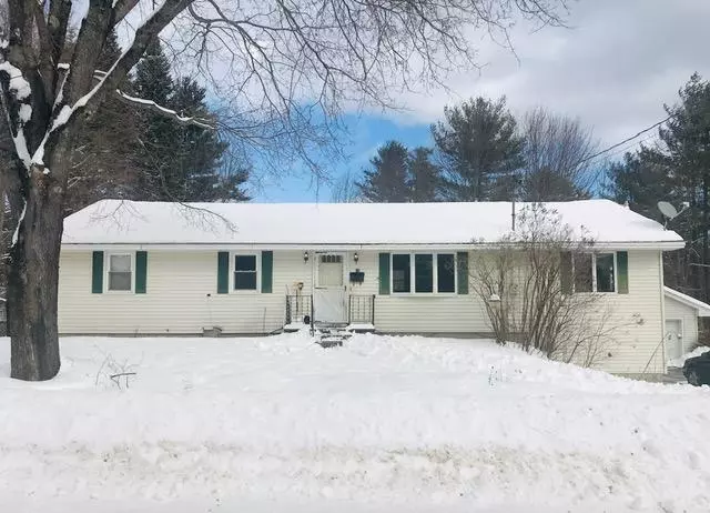 15 4th AVE, Mechanic Falls, ME 04256