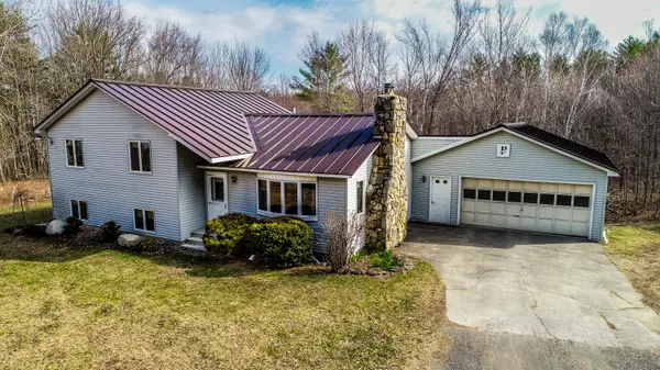 6 Coyote ALY, Belgrade, ME 04917