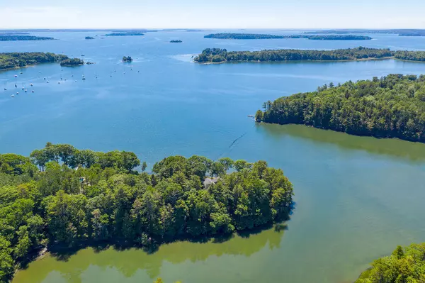 Freeport, ME 04032,34 Castle RD