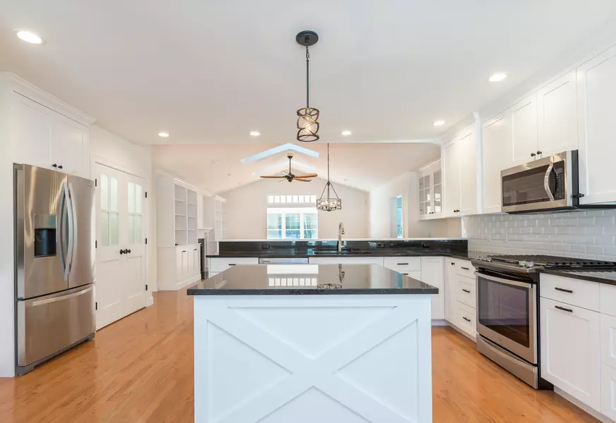 16 Maxwell Woods DR #19, Cape Elizabeth, ME 04107