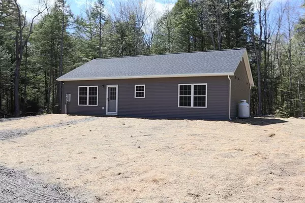 20 Delcourt Woods LN, Bowdoinham, ME 04008
