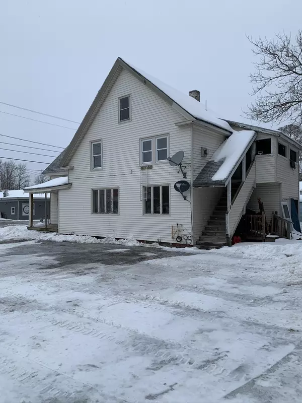 Dexter, ME 04930,99 Church ST