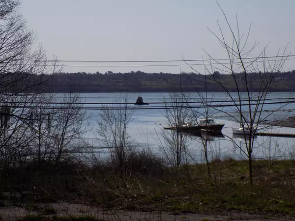 72 Wadsworth ST, Thomaston, ME 04861