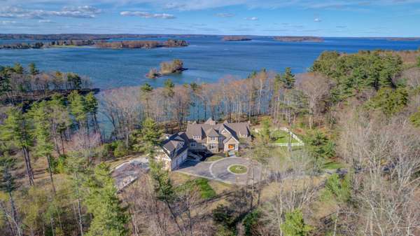 352 Pemasong LN, Yarmouth, ME 04096