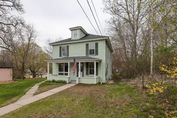 Topsham, ME 04086,7 Bridge ST