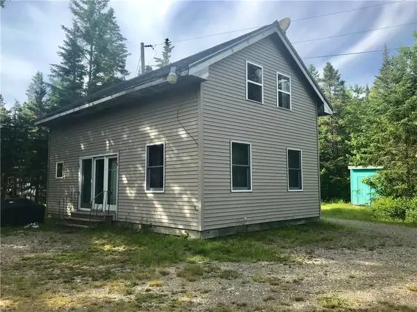 39 Pine LN, Pembroke, ME 04666