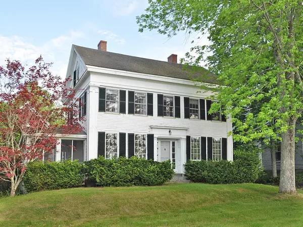 22 The King's Highway, Newcastle, ME 04553