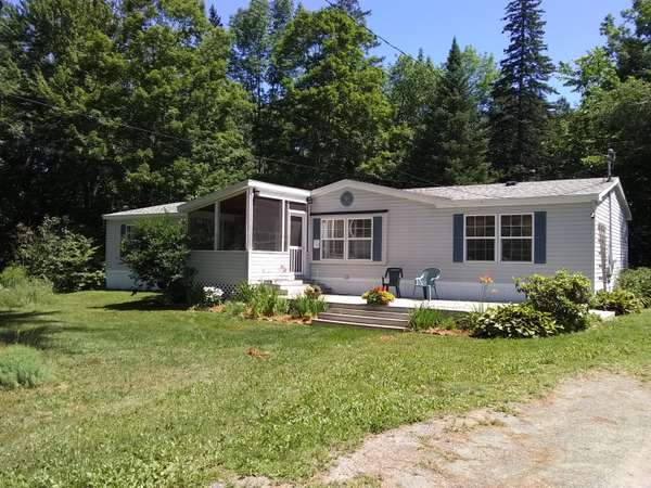 33 Sandy LN, Dover-foxcroft, ME 04426