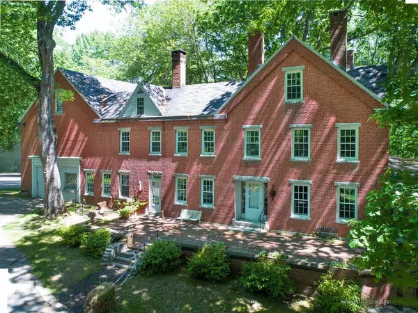 34 Mills RD, Newcastle, ME 04553