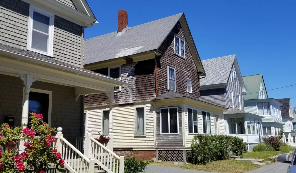 25 Greeley AVE, Bar Harbor, ME 04609