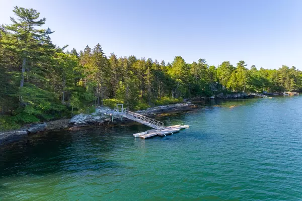 Waldoboro, ME 04572,99 Deaver RD
