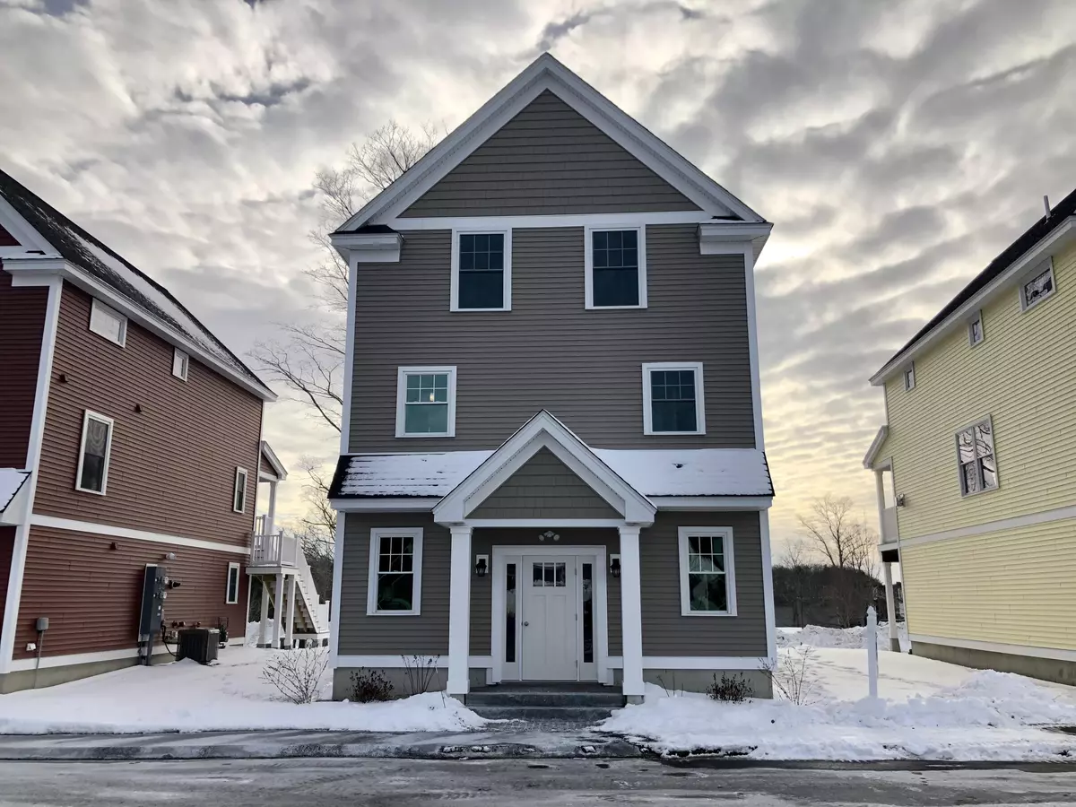 Kittery, ME 03904,56 Landmark Hill LN #8