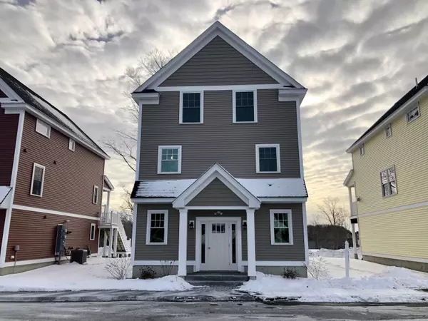 56 Landmark Hill LN #8, Kittery, ME 03904