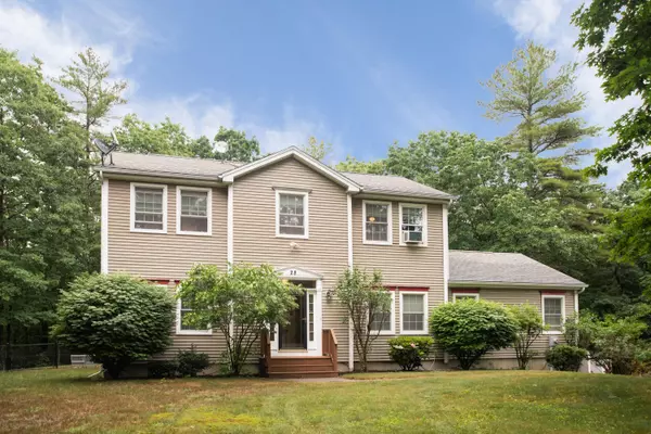 28 Roe Fields DR, South Berwick, ME 03908