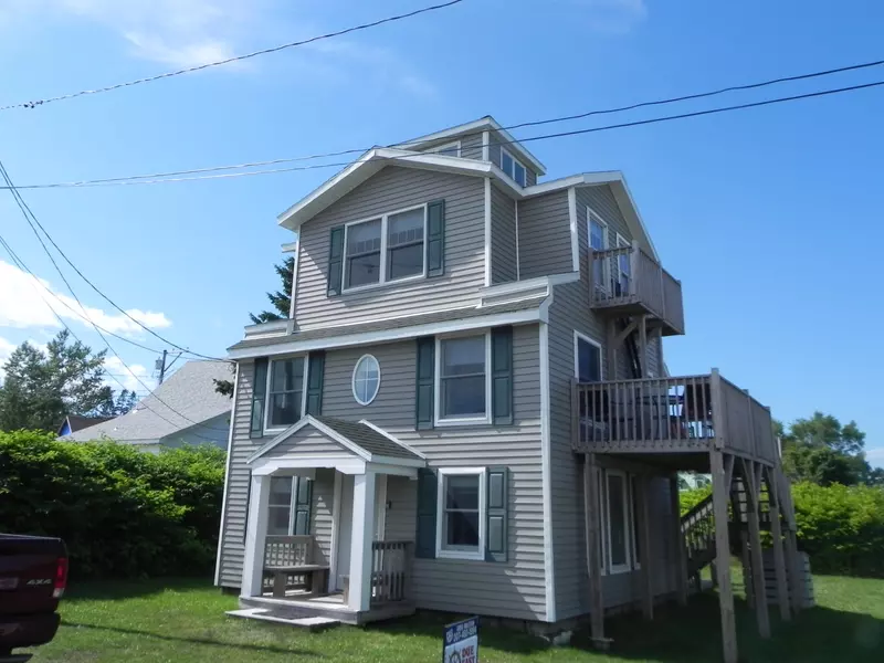 2 Lower Water ST, Lubec, ME 04652