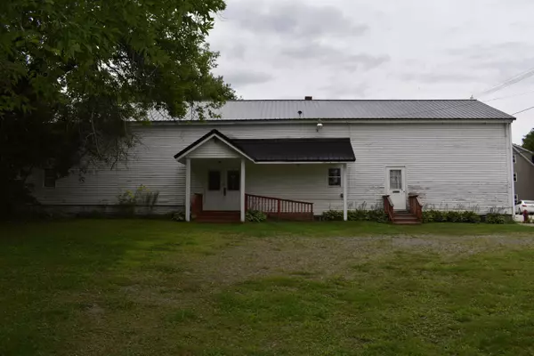 11 Mill ST, Newport, ME 04953