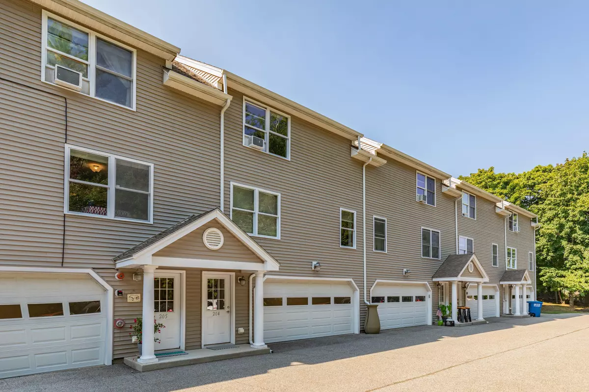 Kittery, ME 03904,204 Coastal Woods CIR #204