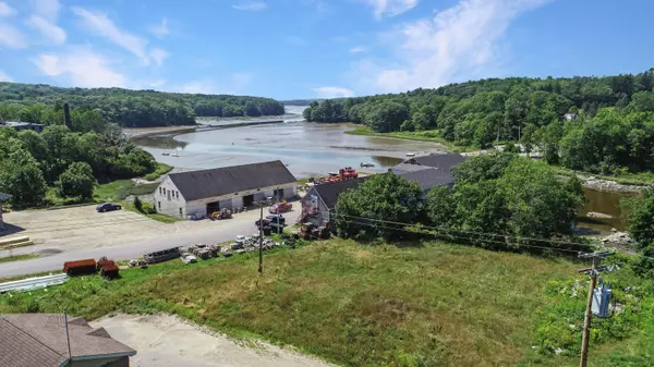Waldoboro, ME 04572,17 Friendship RD