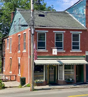 Waldoboro, ME 04572,17 Friendship RD