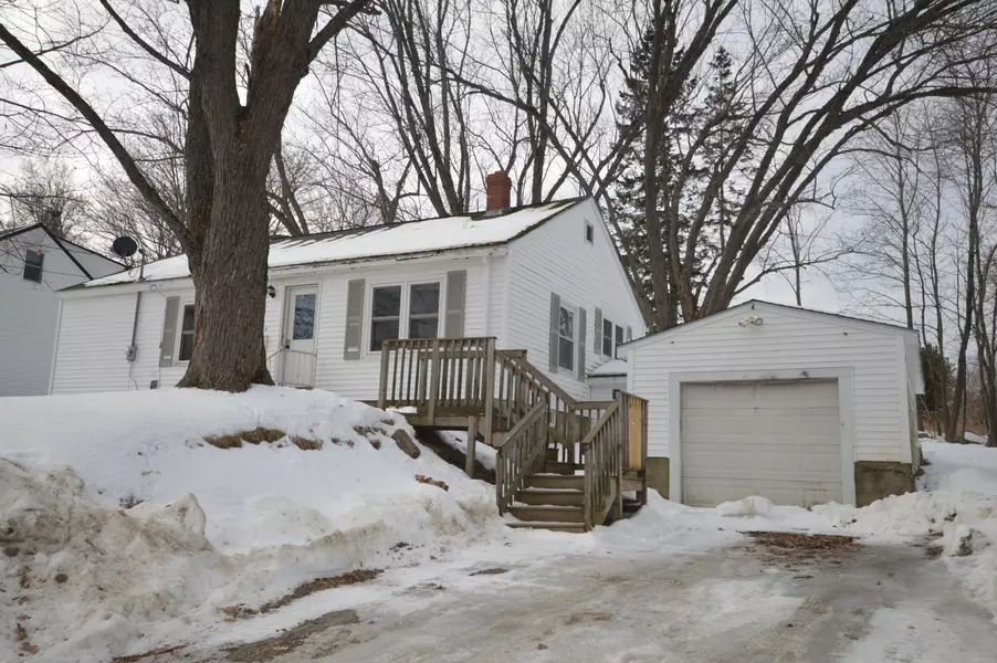 6 Katahdin AVE, Lincoln, ME 04457