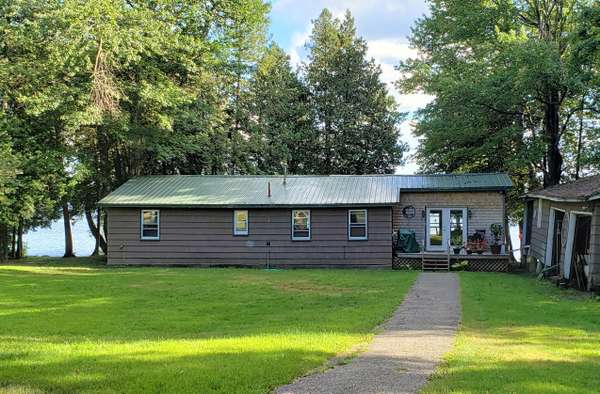 122 Weed LN, Burnham, ME 04922