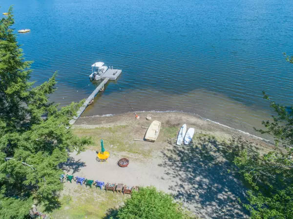 Vassalboro, ME 04989,155 Dark Harbour RD