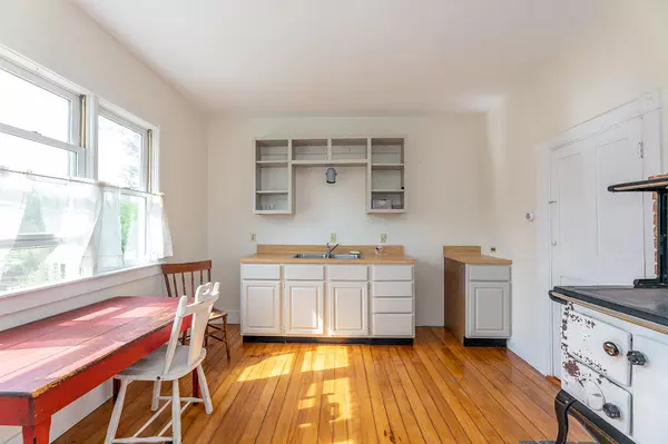 Lincolnville, ME 04849,228 Main ST