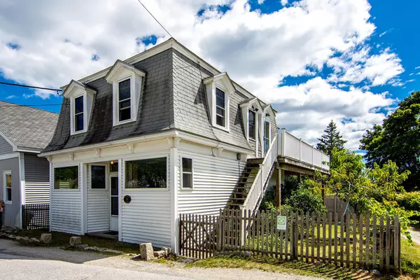 10 W West Main Street ST, Stonington, ME 04681
