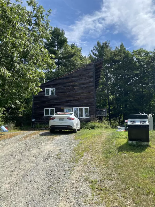 52 Ledgewood DR, Bucksport, ME 04416