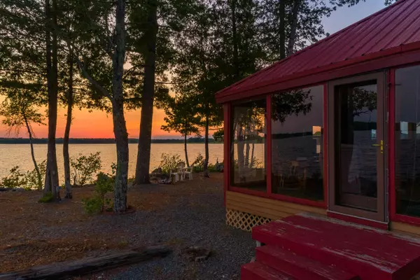 Hudson, ME 04449,18 Loon CV