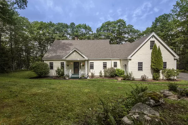 24 Red Oak LN, South Thomaston, ME 04858