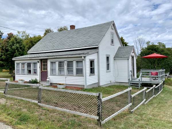 9 Evans ST, Eastport, ME 04631