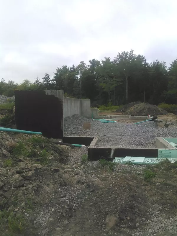 40 Smiling Acres DR, Freeport, ME 04032