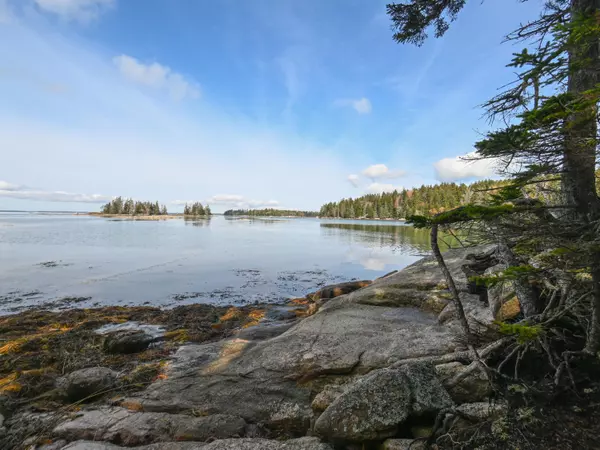 Swans Island, ME 04685,00 Jericho Bay RD