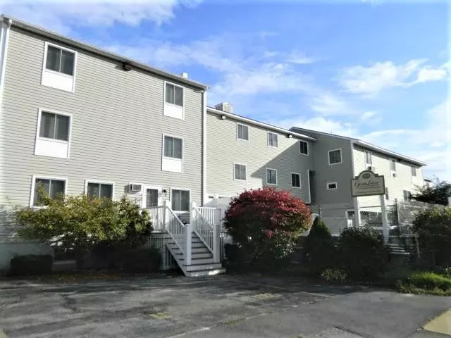 189 E Grand AVE #107, Old Orchard Beach, ME 04064