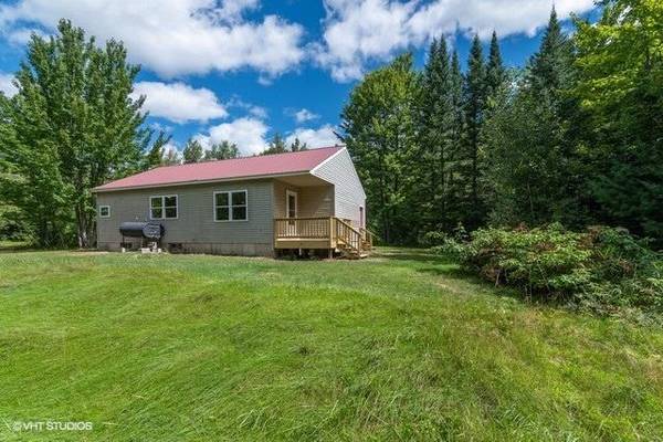 34 Duck Pond RD, Harrison, ME 04040