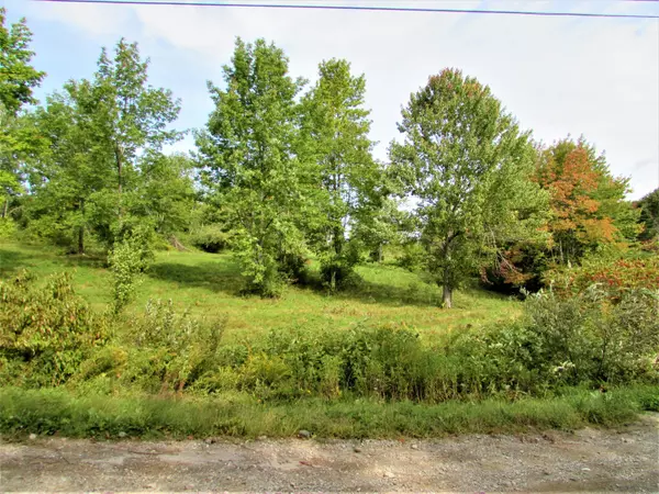 30 Grand View DR, Newport, ME 04953