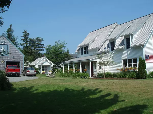 7 Bernard RD, Tremont, ME 04612