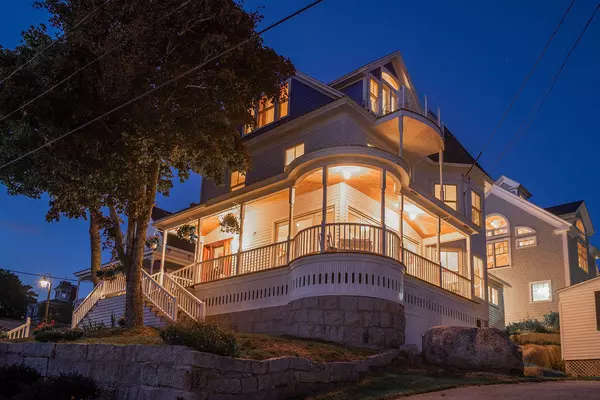 22 Seabreeze AVE, Stonington, ME 04681