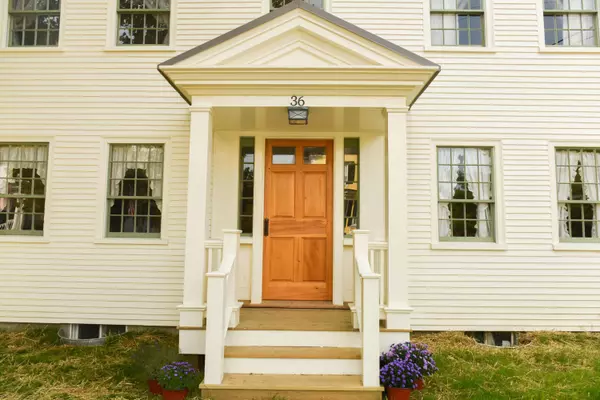 36 Main ST, Bowdoinham, ME 04008