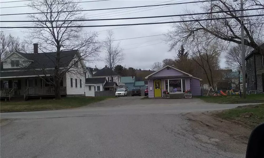 32-34 W Broadway, Lincoln, ME 04457