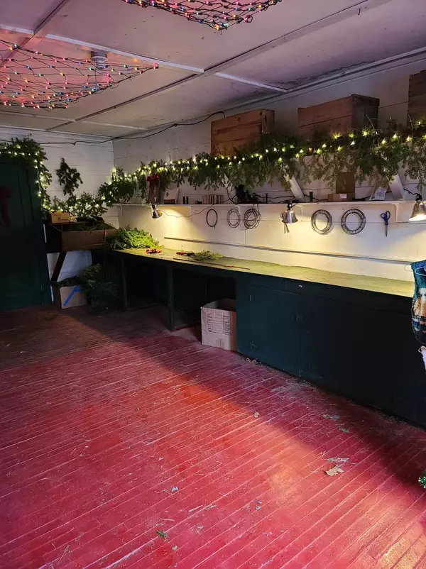 Kingfield, ME 04947,499 Main ST